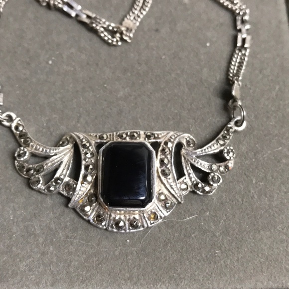 Vintage Sterling Onyx & Marcasite pendant w/chain. - Picture 2 of 4